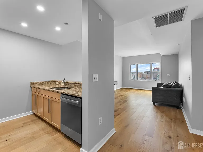 20 Livingston Ave — Photo 1