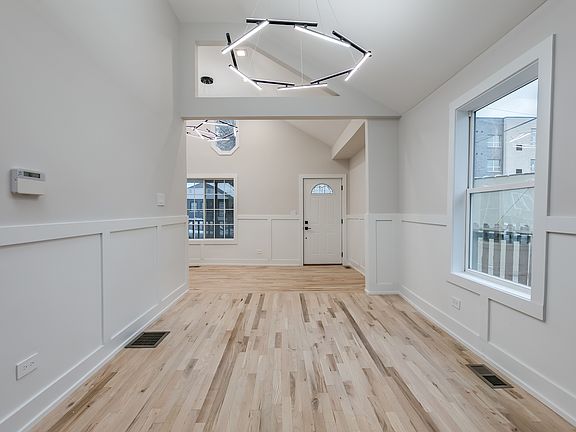 5th image of 4006 N Oketo Ave