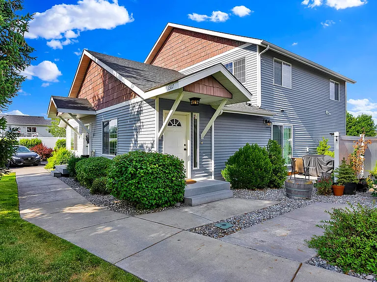 1317 N Forsythia Cir — Photo 1