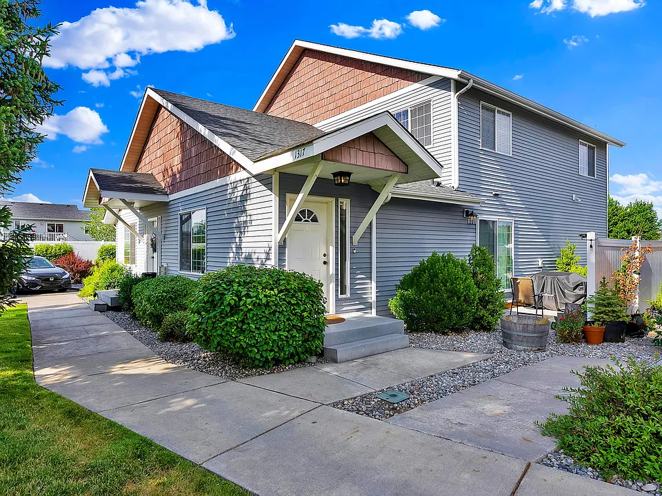 1317 N Forsythia Cir