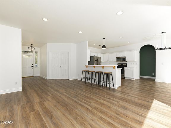 4th image of 1379 Elges Ave