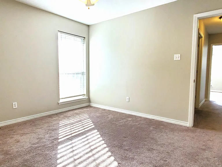 4006 Meadow Oak Ln — Photo 12