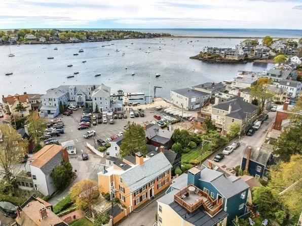 7 Lee St #1, Marblehead, MA 01945