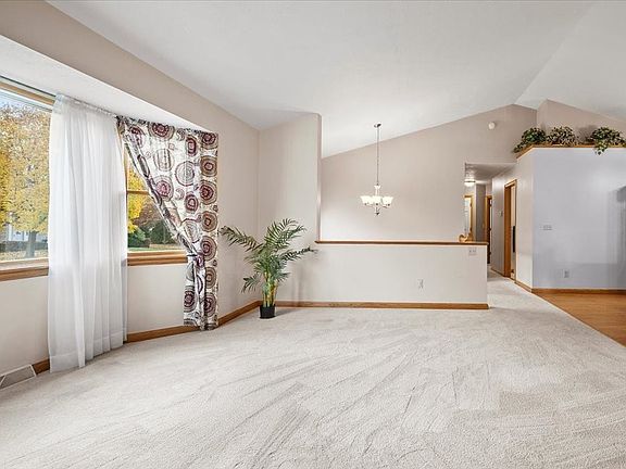 5th image of 124 Heather Dr