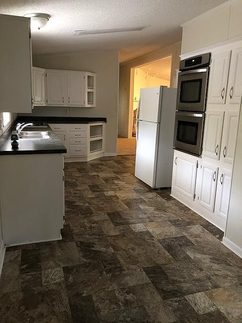 1st image of 210 Pinegrove Dr