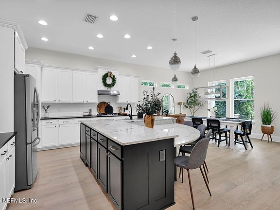 3rd image of 78 CAMERON Drive
