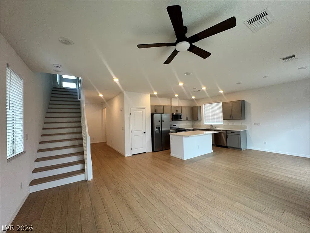 5 bed, 3.0 bath, 2206 sqft, $2,450 — Photo 3
