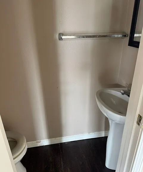 2503 Scott Ave — Photo 6
