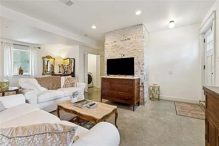 2 bed, 1384 sqft, $2,500 — Photo 4