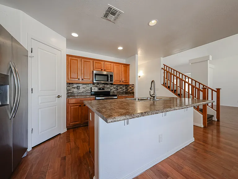 3402 S 82nd Ln — Photo 4