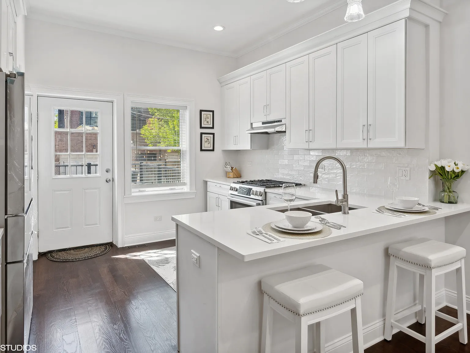 3 bed, 3.5 bath, 2100 sqft, $5,000 — Photo 4