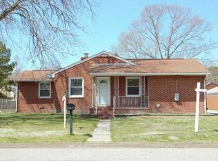 4 Wedgewood Dr, Newport News, VA 23601