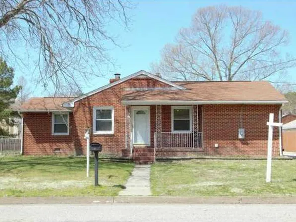 4 Wedgewood Dr, Newport News, VA 23601