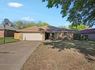 1321 Lampasas Dr, Benbrook, TX 76126