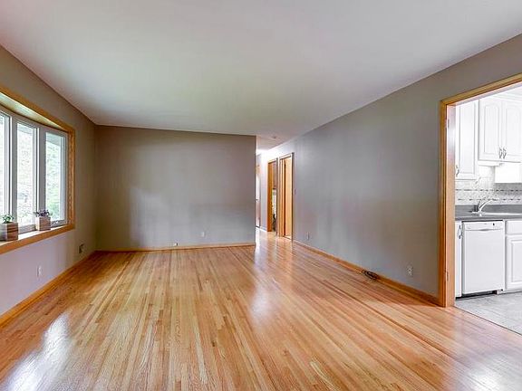 3rd image of 10625 Sheridan Ave S