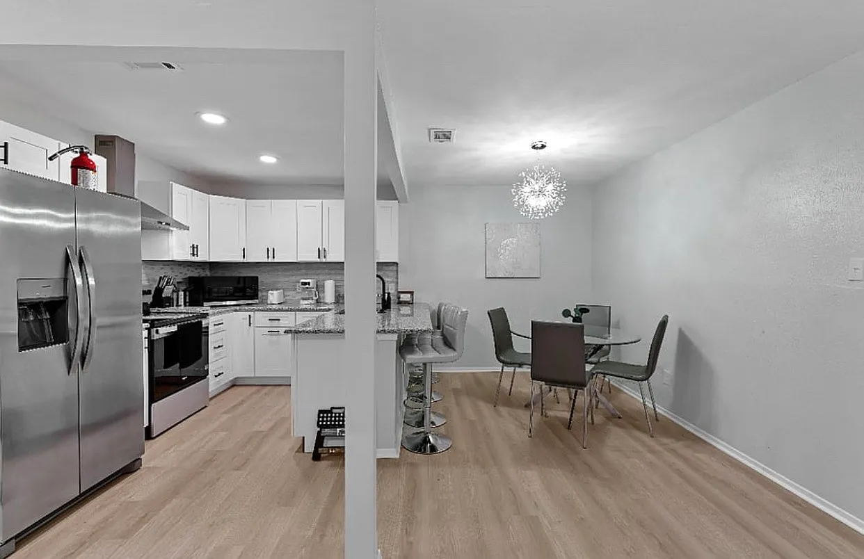 2 bed, 1041 sqft, $3,750 — Photo 4
