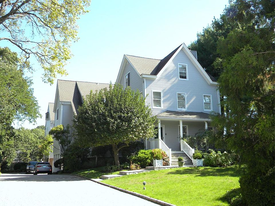 Central Greenwich Townhome