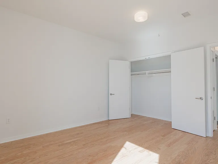Flats at 25th — Photo 49