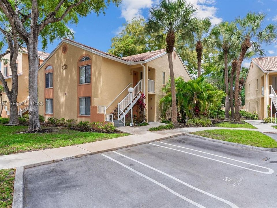 1st image of 1139 Coral Club Dr #1139