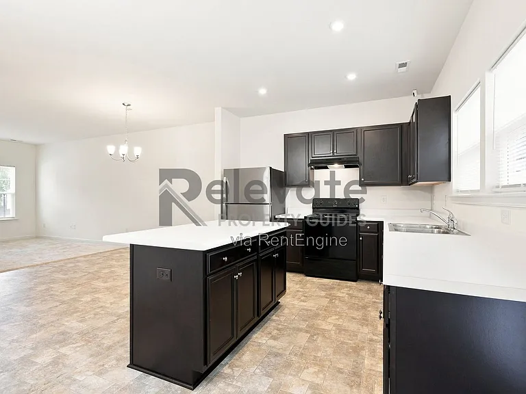 250 Greenpark Rd — Photo 5