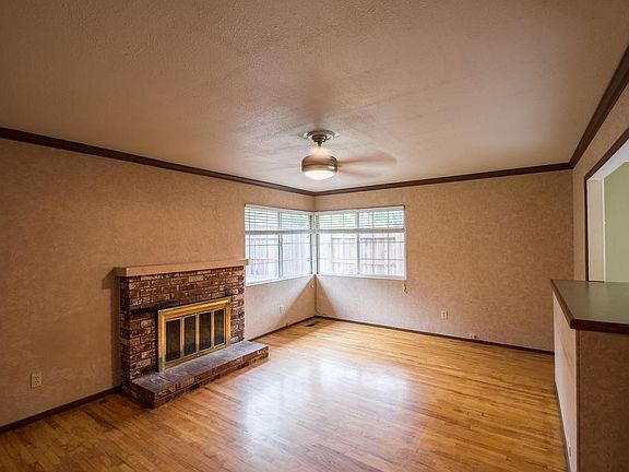 3rd image of 2104 La Veta Ct