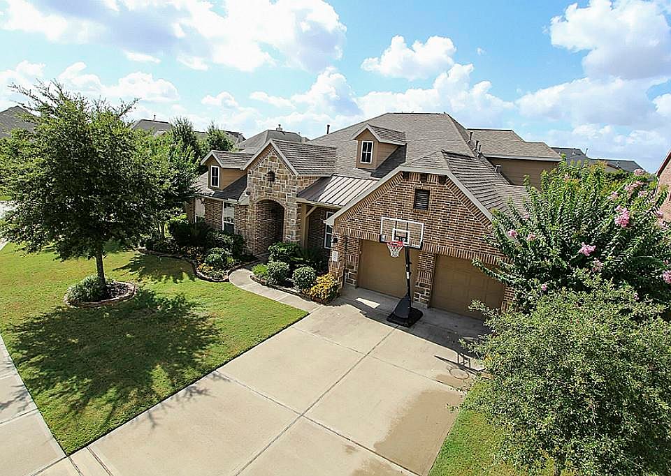 1st image of 27503 Clydehurst Grove Ct