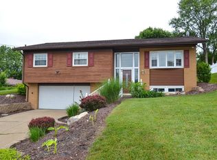 658 Longvue Dr, Houston, PA 15342