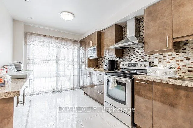 833 Scollard Ct #81 — Photo 9