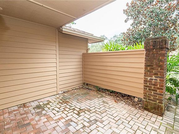 4th image of 377 Winchester Pl