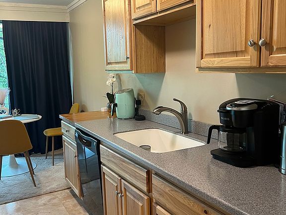 5th image of 5500 Hillcrest Ln APT 1K