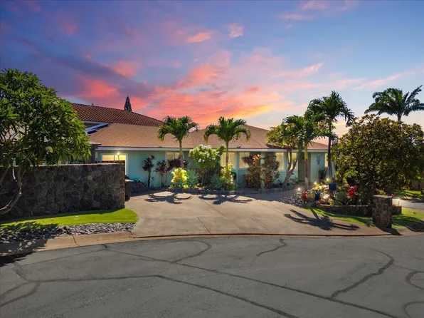 6 Coral Pl, Lahaina, HI 96761