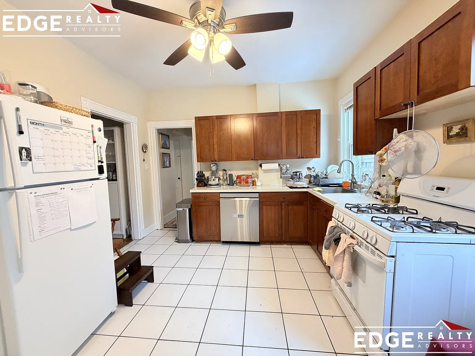 3 bed, 1150 sqft, $3,400 — Photo 2