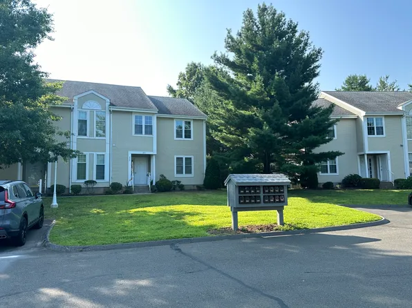 202 Country Club Court #202, Rocky Hill, CT 06067