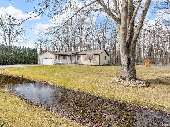 5354 Smiths Creek Rd, Kimball, MI 48074