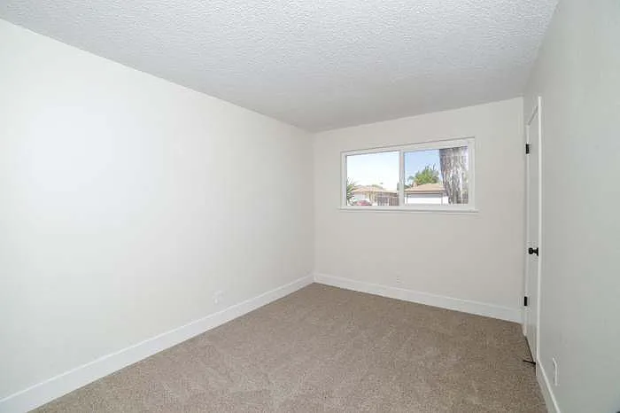 3231 W Indianapolis Ave — Photo 8