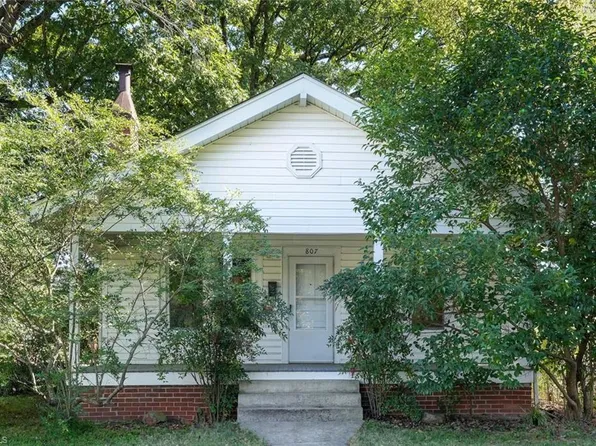 807 Holliday Dr, Greensboro, NC 27403