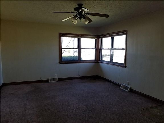 4th image of 117 E 10th St