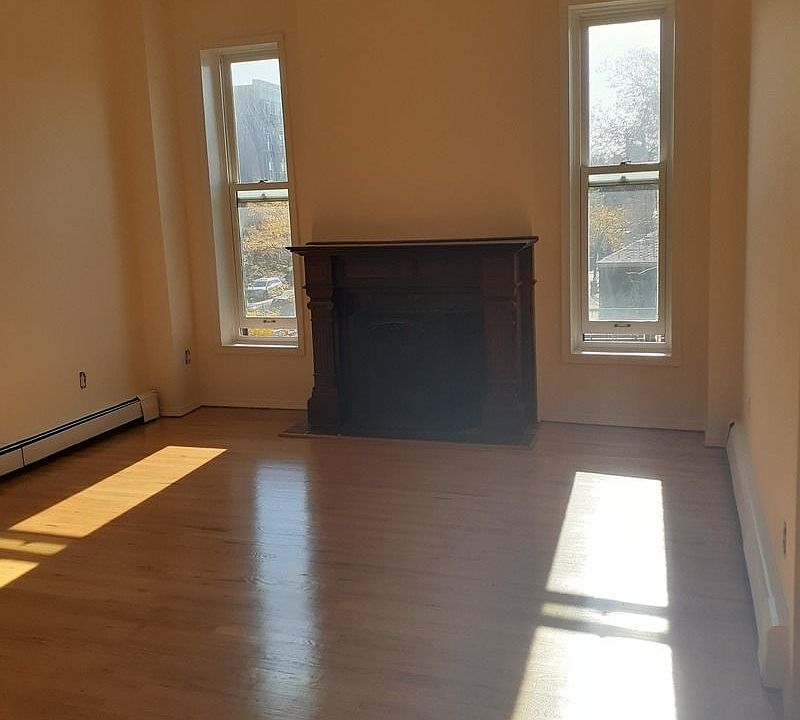1st image of 404 Washington Ave APT 2R