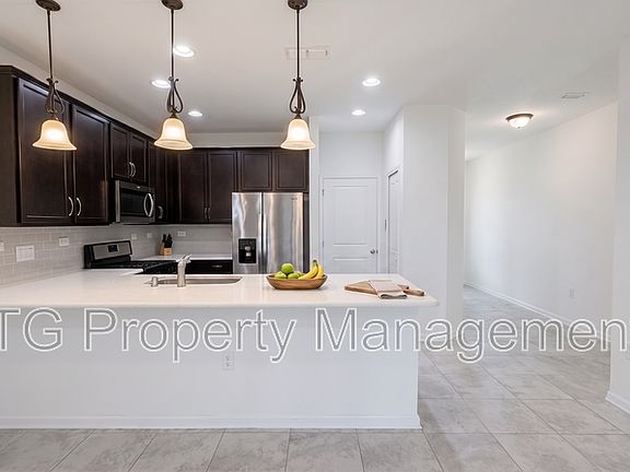4th image of 40 Pinebury Ln