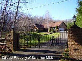 6 Pradon Rd, Sterling, PA 18463