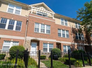 353 W Wesley St #104, Wheaton, IL 60187
