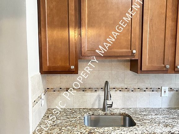 5th image of 1504 Delaware Ave APT 3B
