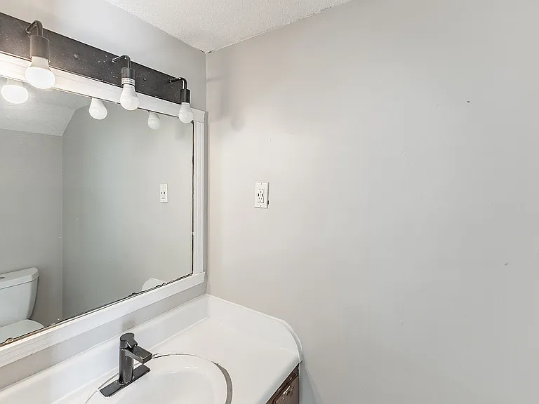 1321 Towerview Street-13