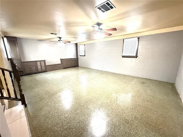537 E William David Pkwy — Photo 15