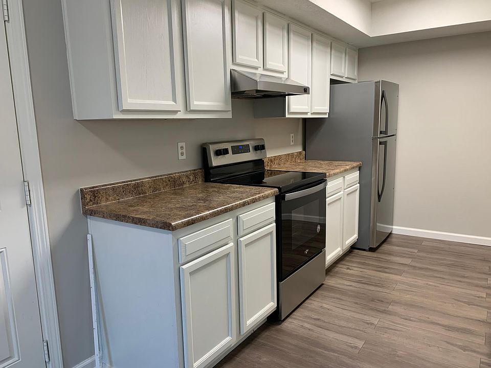 Kitchen stove and refrigerator included