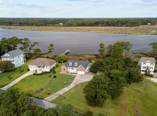 413 Pelican Harbor Road, Beaufort, NC 28516