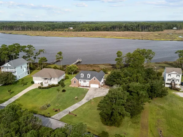 413 Pelican Harbor Road, Beaufort, NC 28516