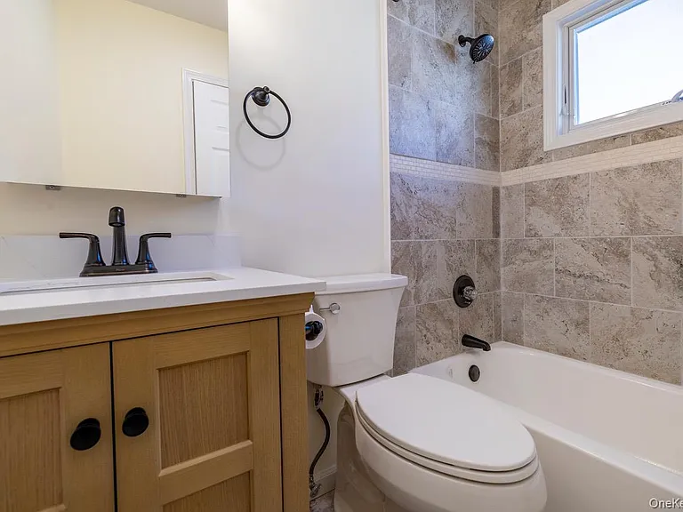 542 E Pine St #UPPER — Photo 19