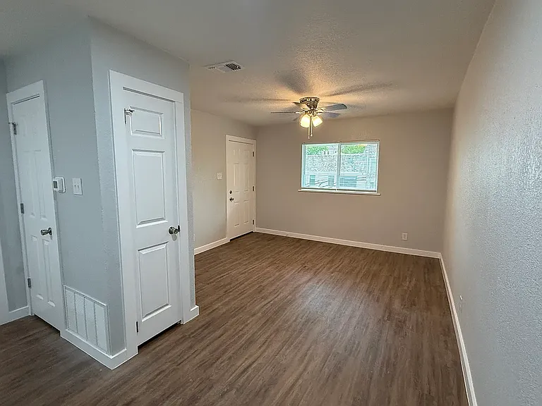 218 E Bridge St #12 — Photo 11