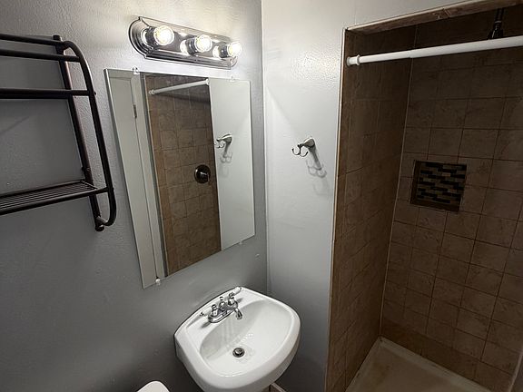4th image of 609 S Plains Park Dr